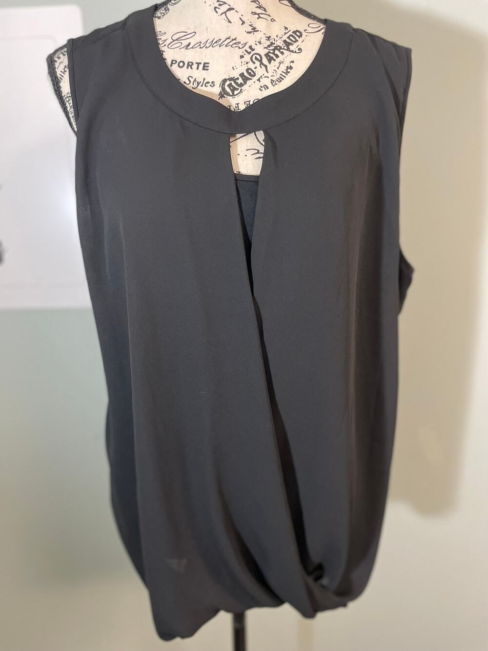 Hawthorne 41 Black Sleeveless Blouse with Cutout Neckline and Ribbon NWT XL